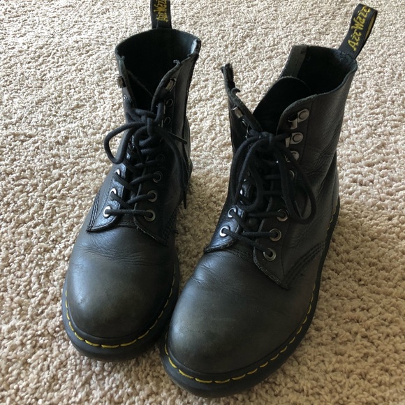 Dr. Martens Shoes - Doc Martens 1460